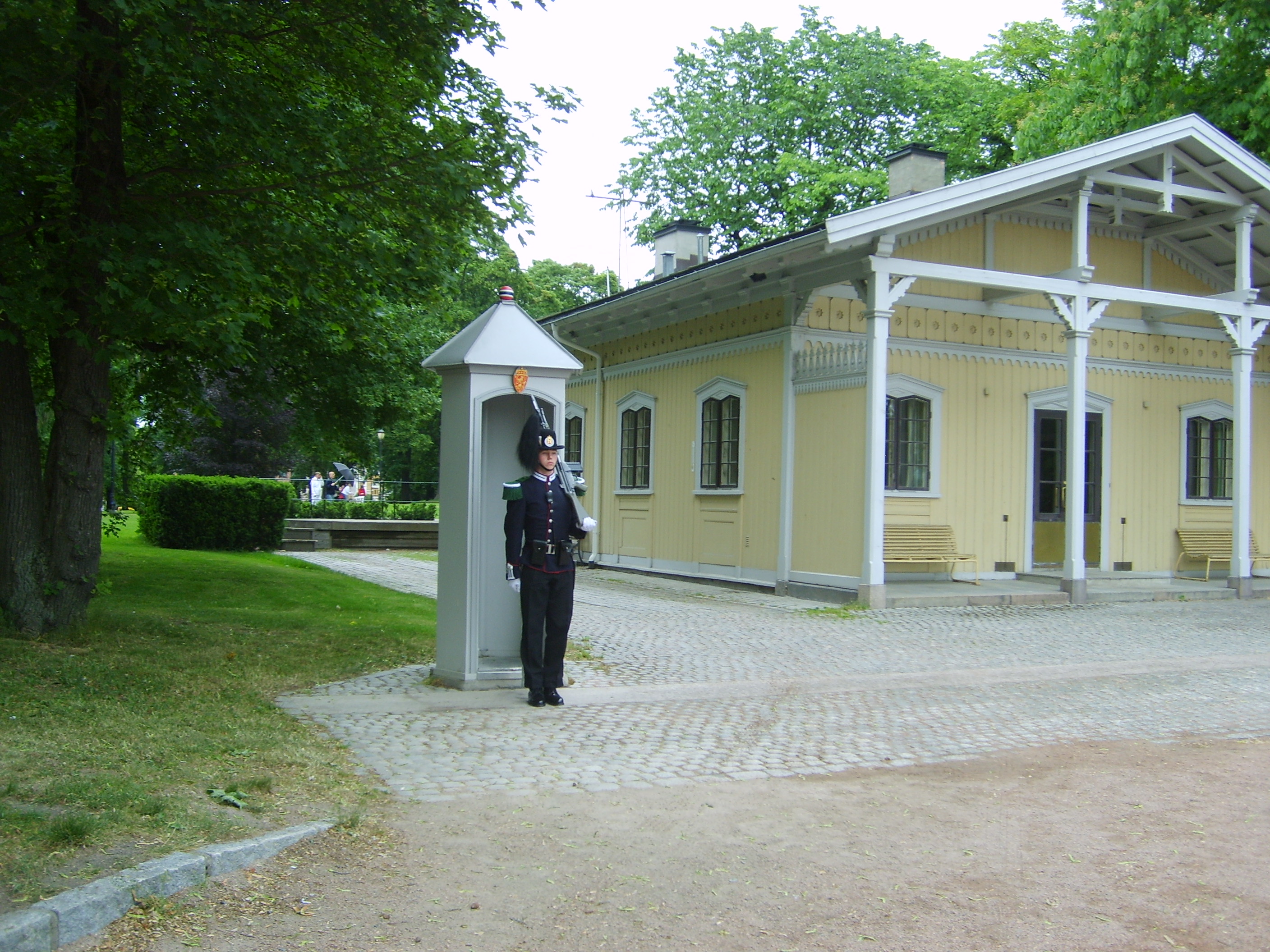 1- OSLO - stráž u královského  paláce
